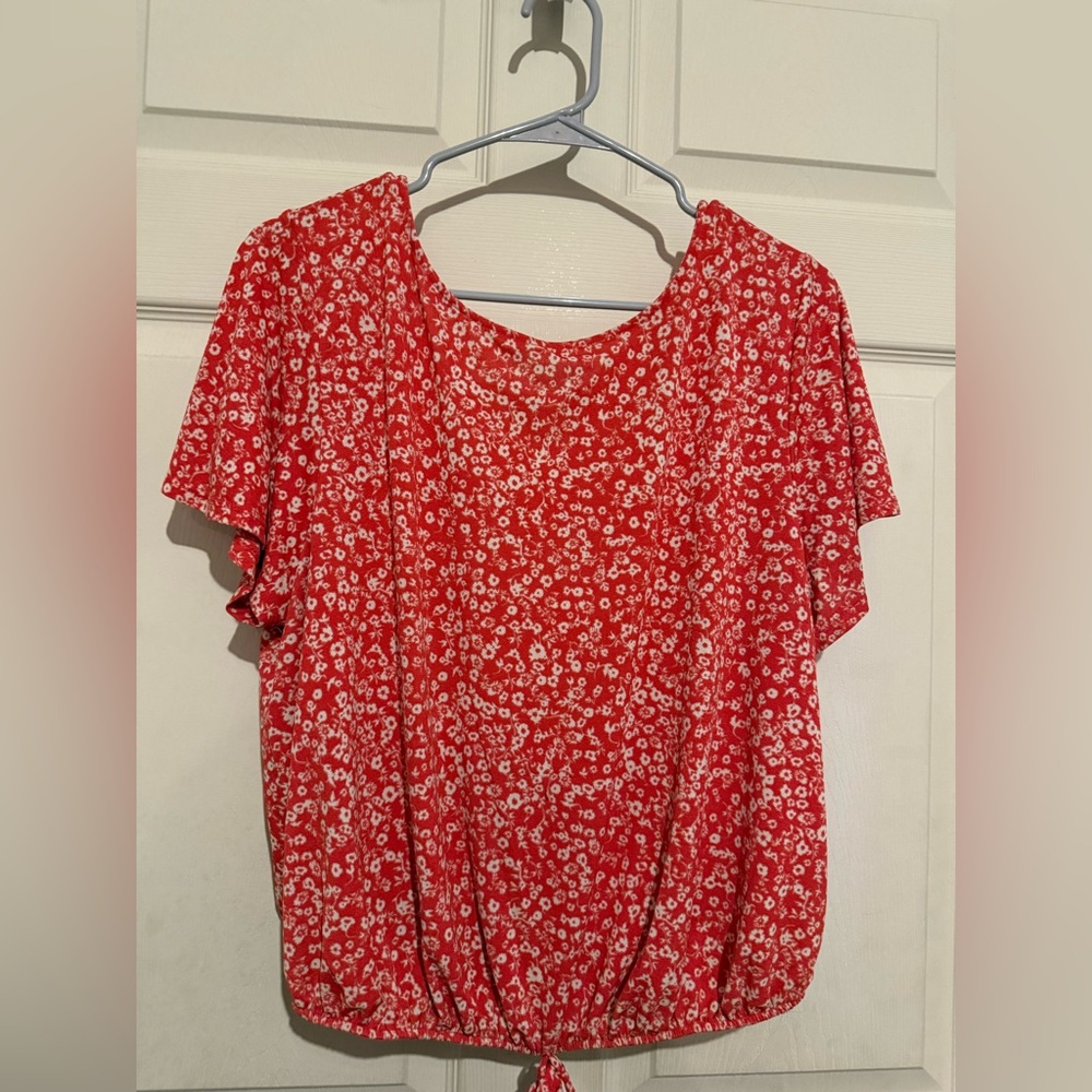 Red and white floral cropped blouse XXL